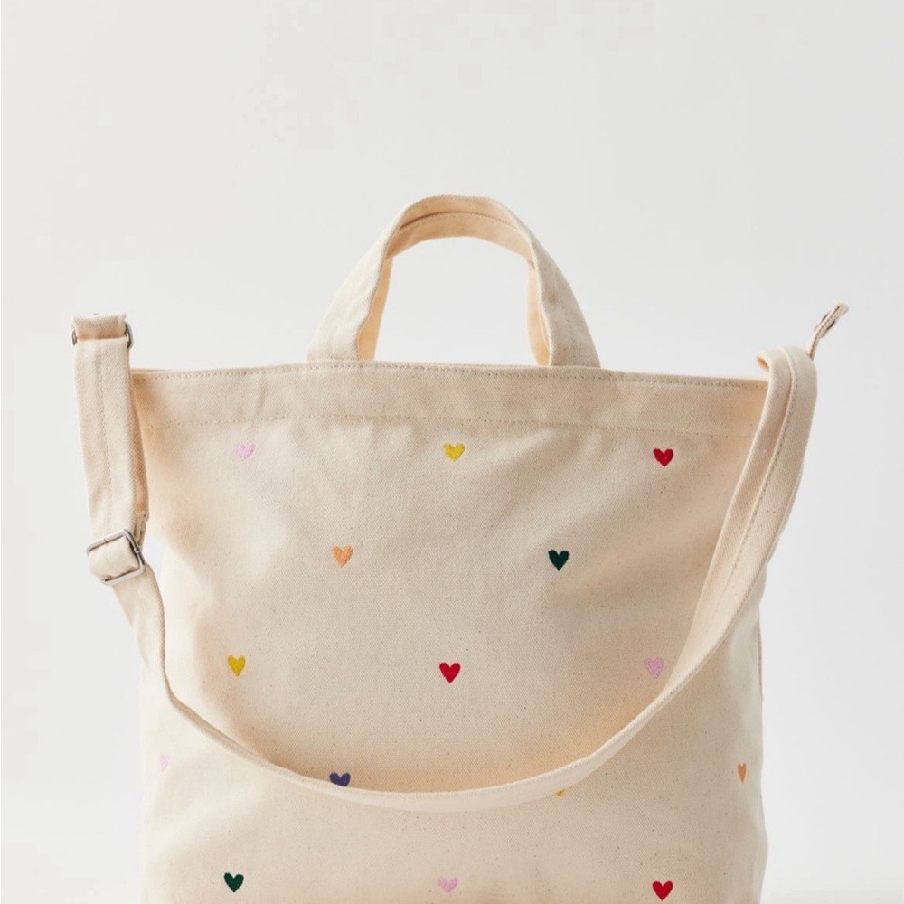BAGGU embroidered heart horizontal duck bag
